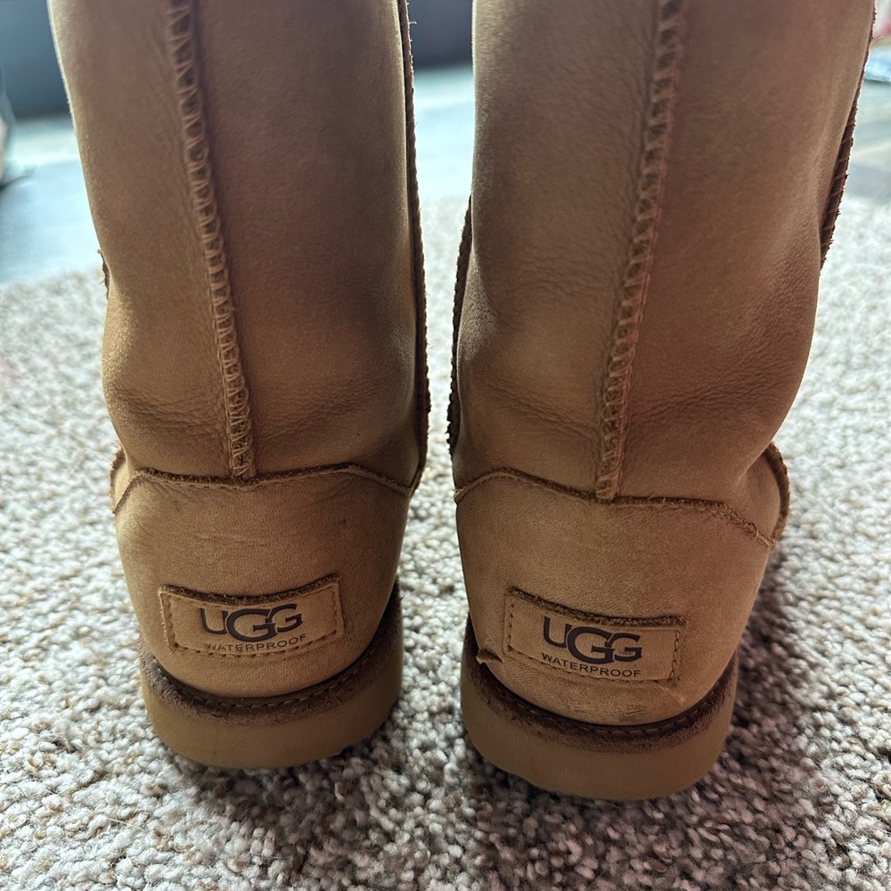 UGG Classic Brown tan Boots size 4